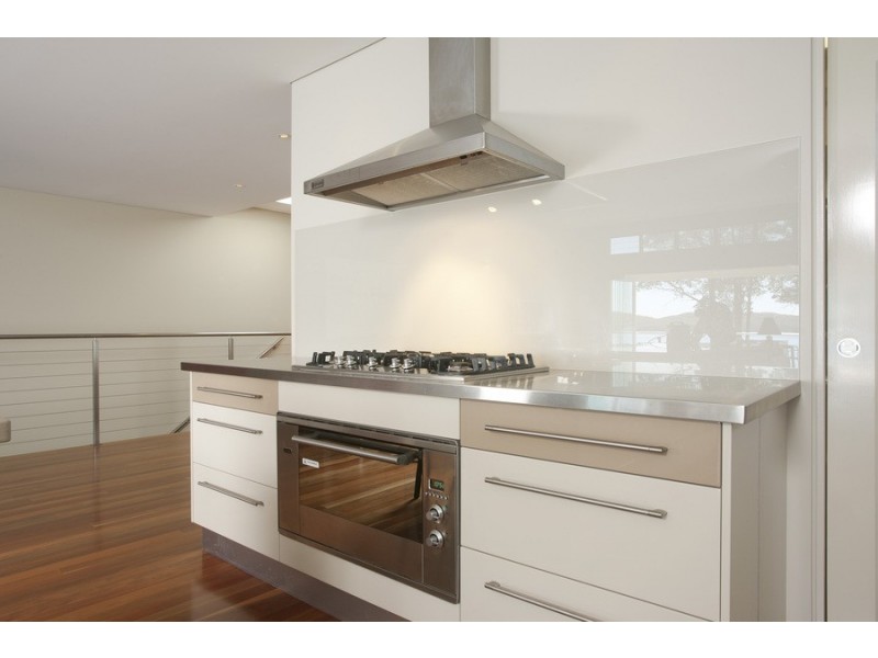 8 Skye Point Road, Coal Point NSW 2283