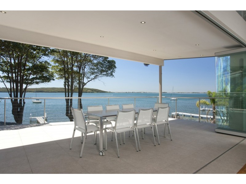 8 Skye Point Road, Coal Point NSW 2283