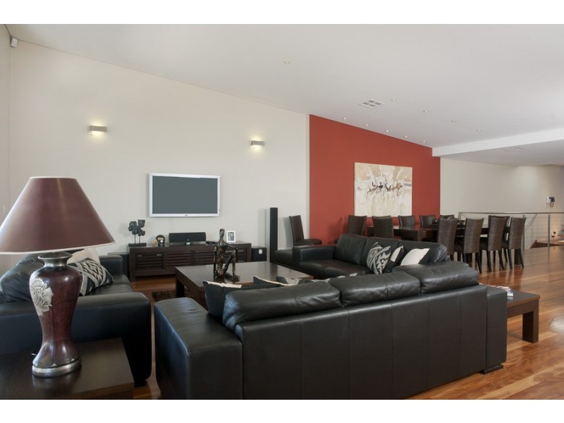 8 Skye Point Road, Coal Point NSW 2283