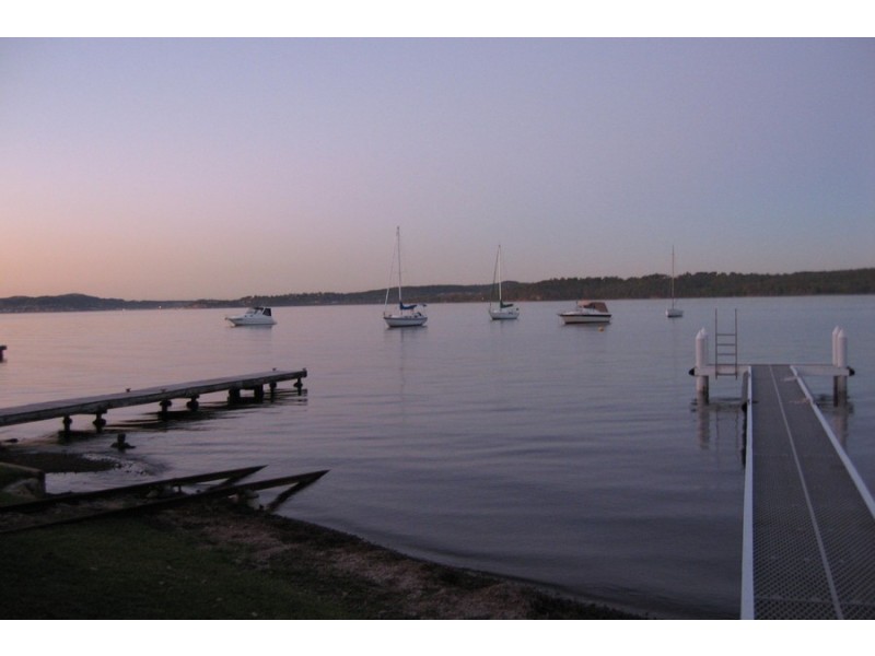 8 Skye Point Road, Coal Point NSW 2283