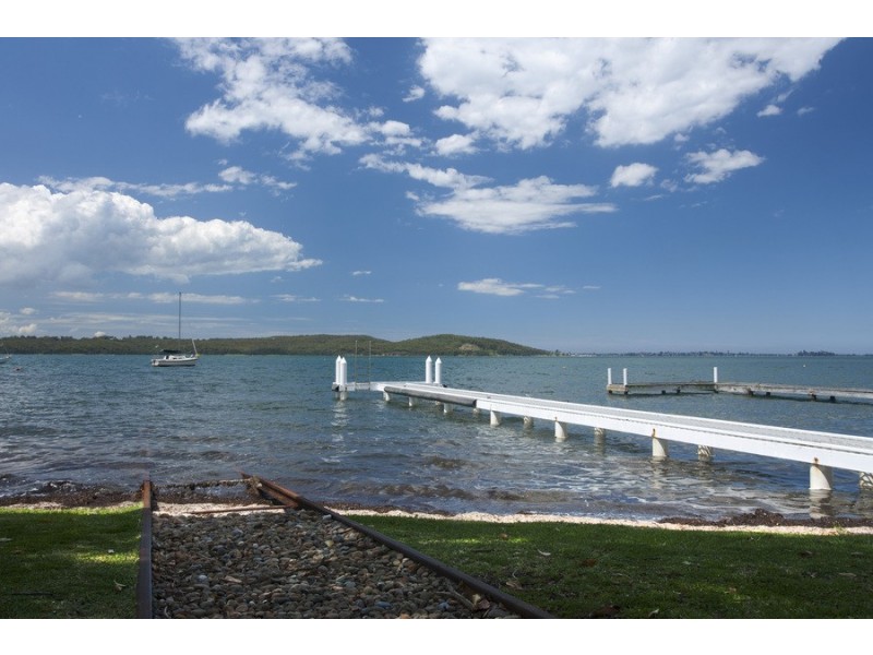 8 Skye Point Road, Coal Point NSW 2283