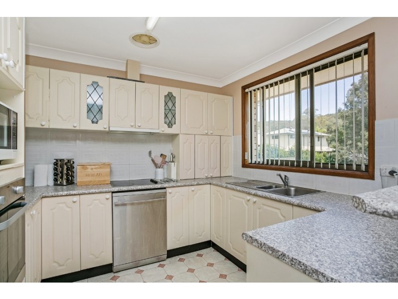 12 Seaview Close, Eleebana NSW 2282