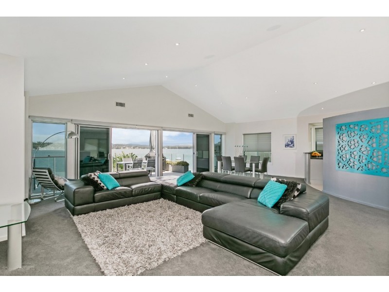11 Grant Road, Coal Point NSW 2283