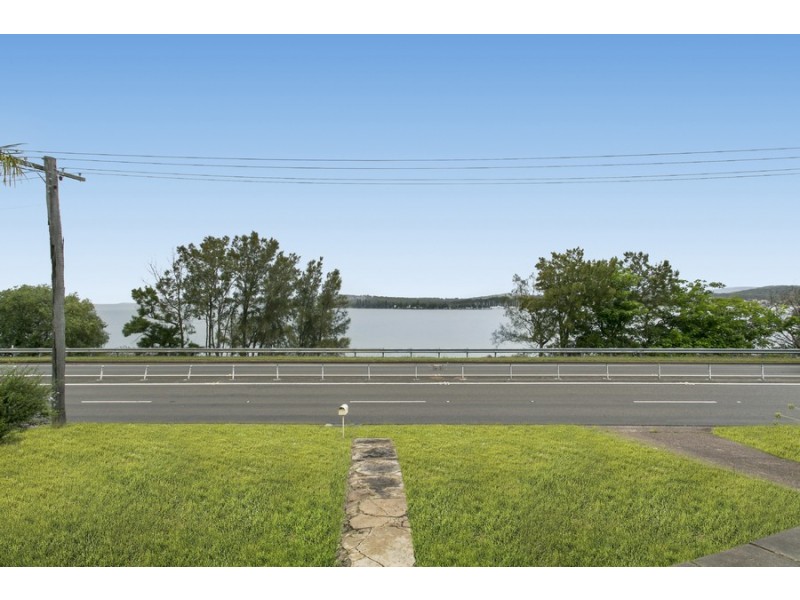 300 The Esplanade, Speers Point NSW 2284