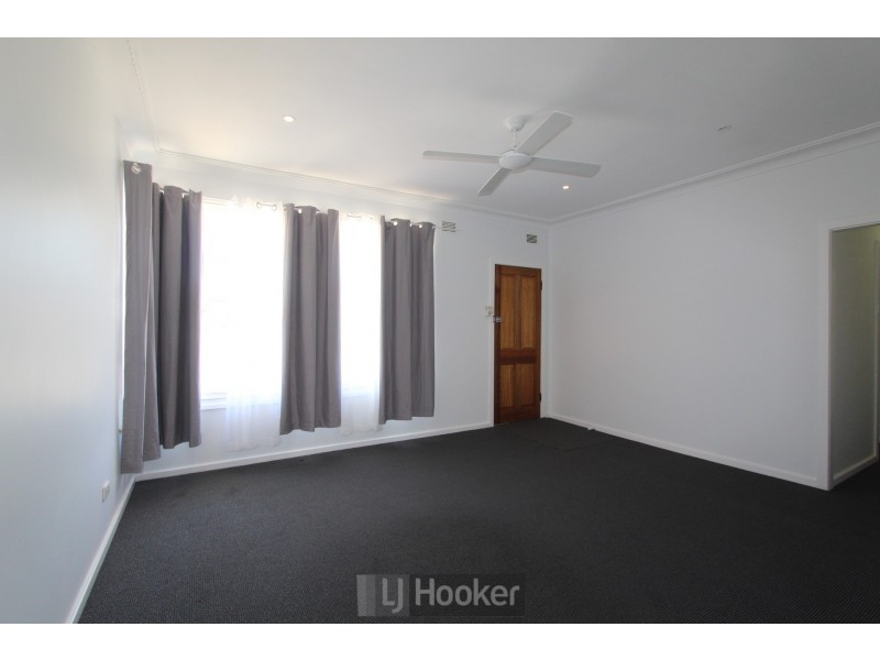 18 Maurie Avenue, Warners Bay NSW 2282