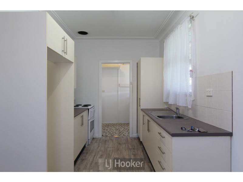 18 Maurie Avenue, Warners Bay NSW 2282