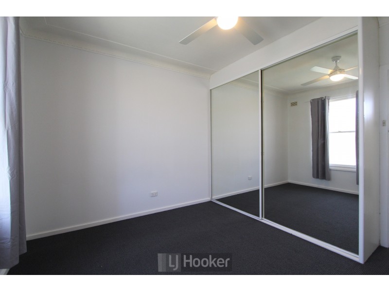 18 Maurie Avenue, Warners Bay NSW 2282