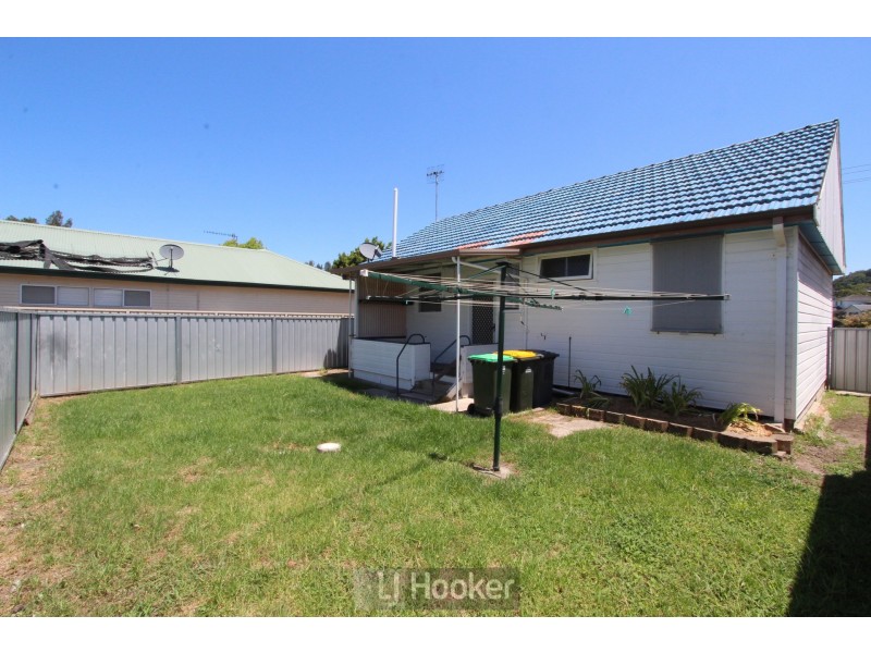 18 Maurie Avenue, Warners Bay NSW 2282