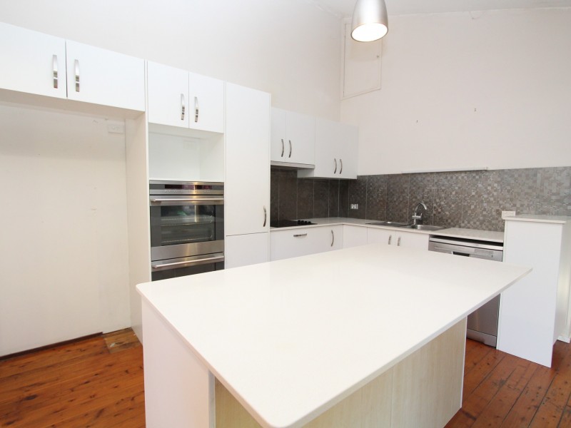 10 Ian Street, Eleebana NSW 2282