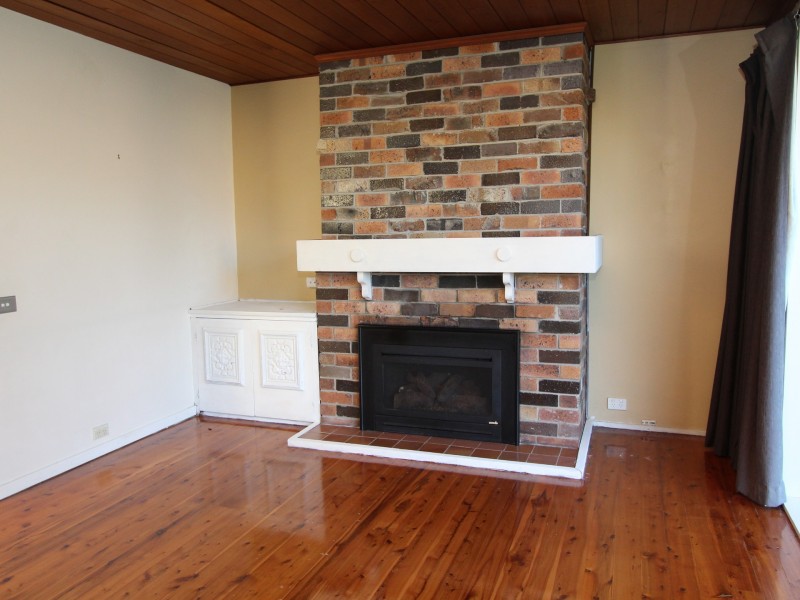 10 Ian Street, Eleebana NSW 2282