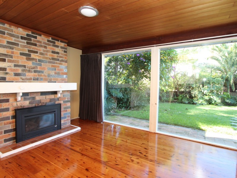 10 Ian Street, Eleebana NSW 2282