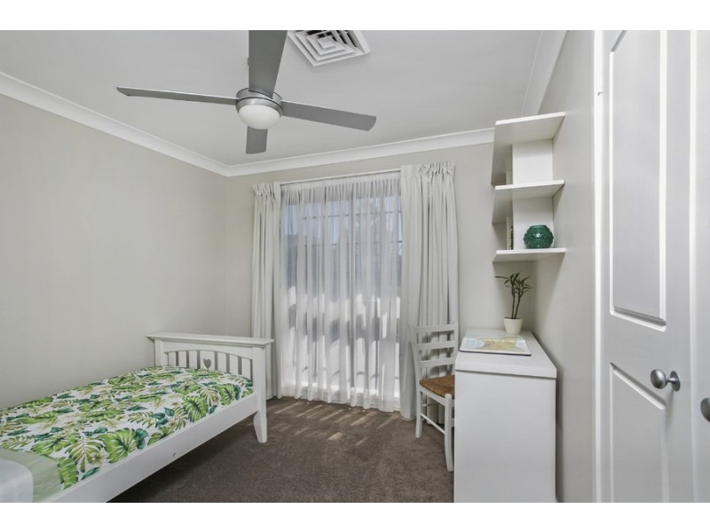 15 Huntington Close, Eleebana NSW 2282