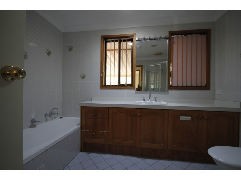 70 Fishing Point Road, Fishing Point NSW 2283
