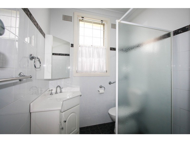 41 Jones Avenue, Warners Bay NSW 2282