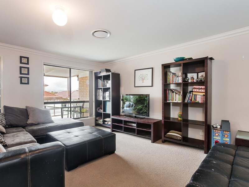 1 Laurina Cove, Valentine NSW 2280