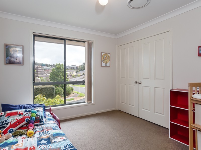 1 Laurina Cove, Valentine NSW 2280