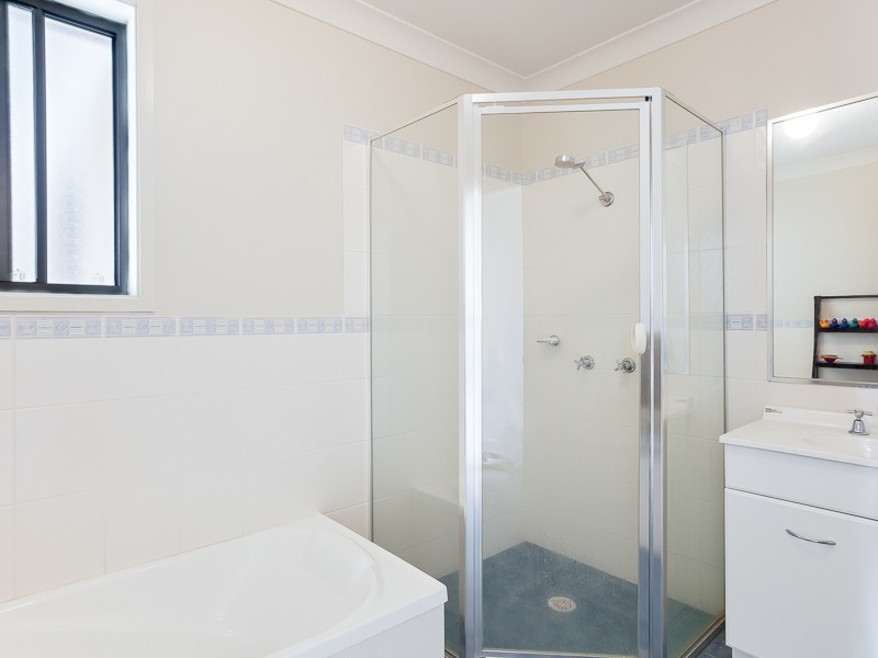 1 Laurina Cove, Valentine NSW 2280