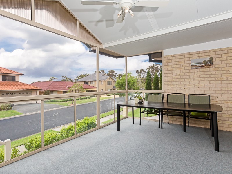 1 Laurina Cove, Valentine NSW 2280