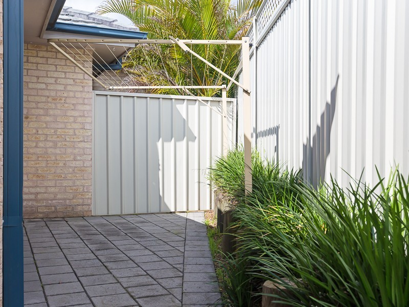 1 Laurina Cove, Valentine NSW 2280