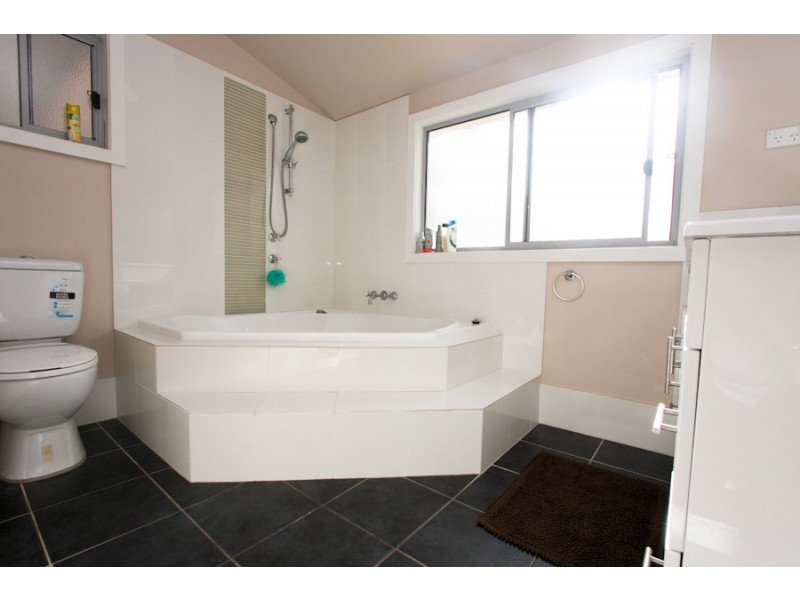 21 Macquarie Drive, Belmont NSW 2280