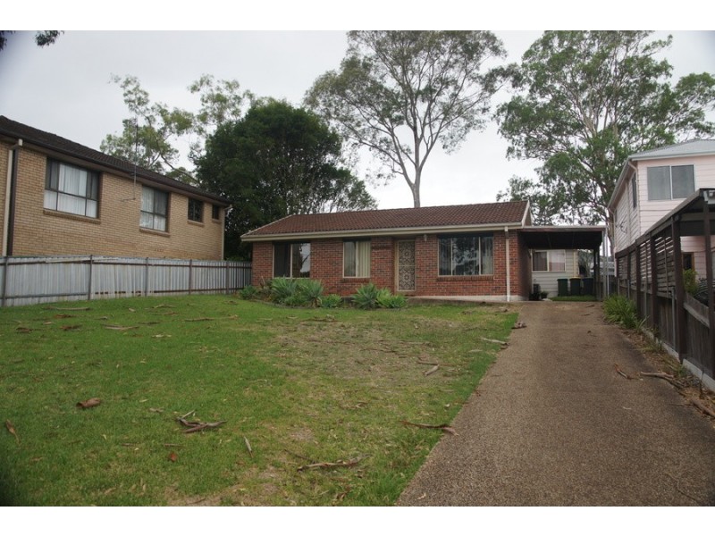 32 Lake Road, Fennell Bay NSW 2283