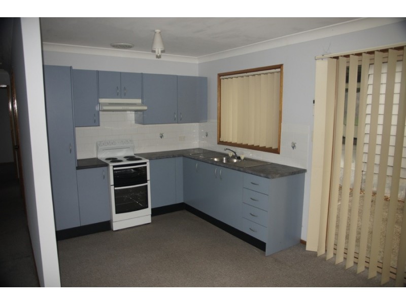 32 Lake Road, Fennell Bay NSW 2283