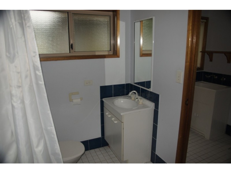 32 Lake Road, Fennell Bay NSW 2283