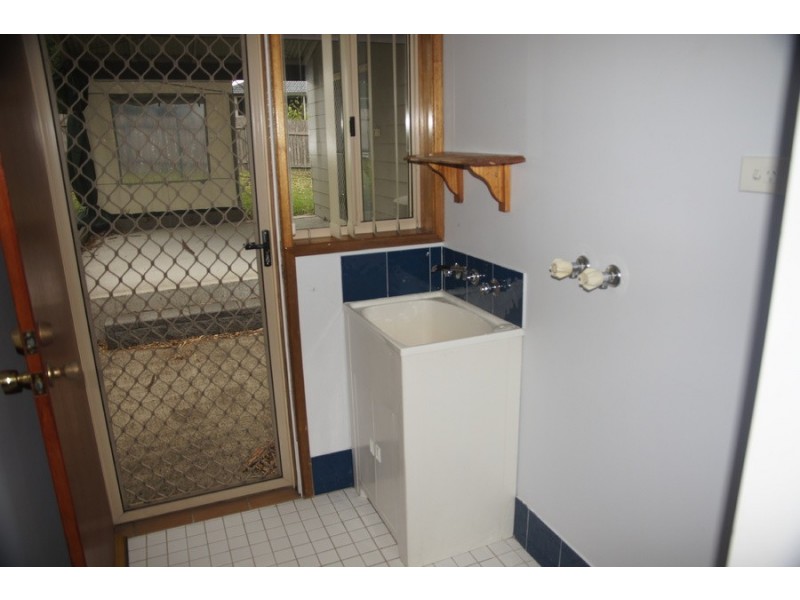 32 Lake Road, Fennell Bay NSW 2283