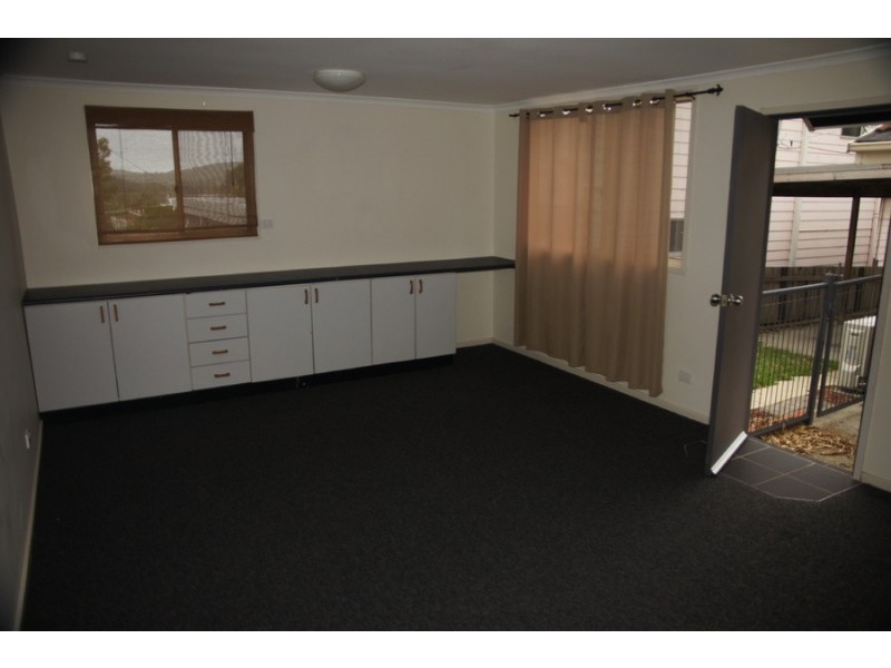 32 Lake Road, Fennell Bay NSW 2283