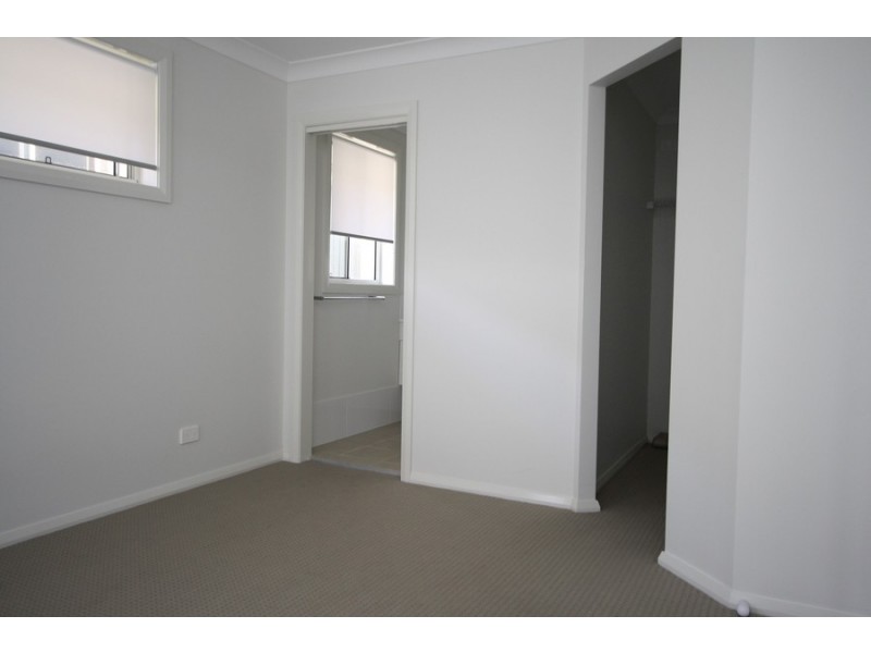 35 Middle Point Road, Bolton Point NSW 2283
