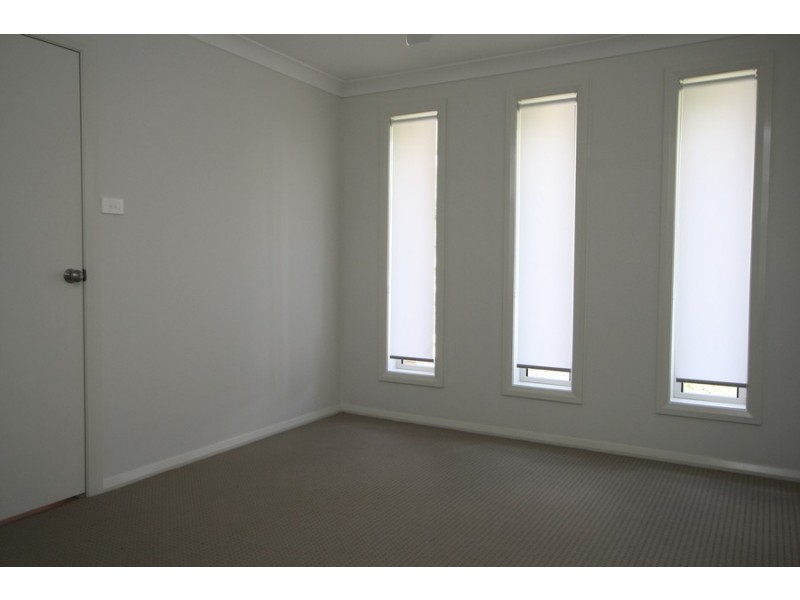 35 Middle Point Road, Bolton Point NSW 2283