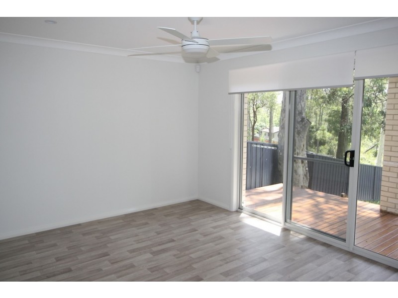 35 Middle Point Road, Bolton Point NSW 2283