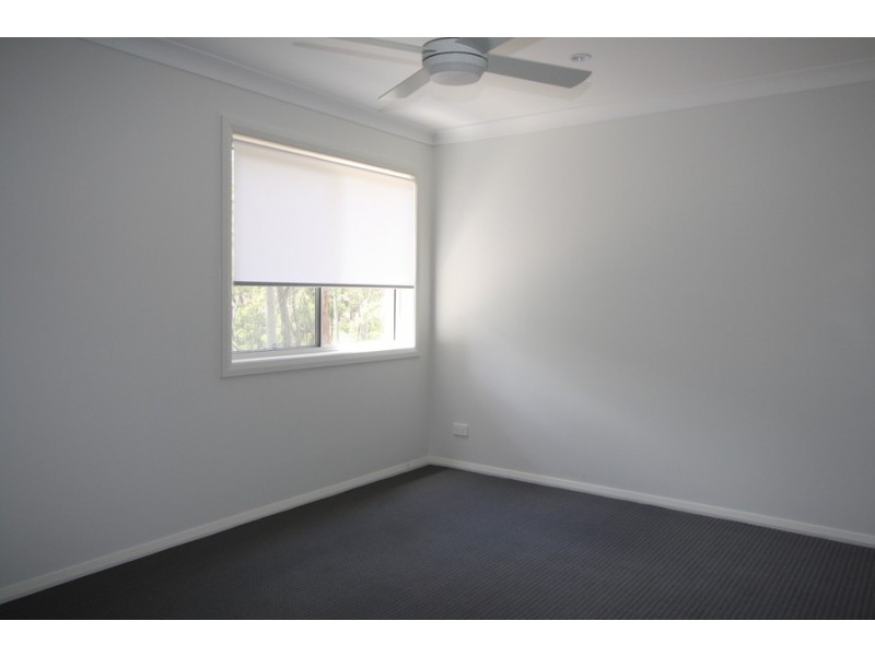 35 Middle Point Road, Bolton Point NSW 2283
