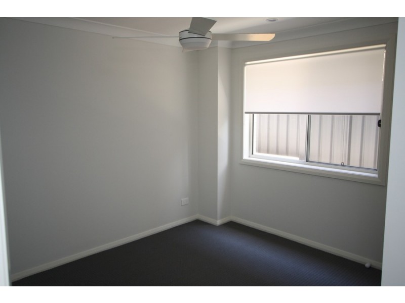 35 Middle Point Road, Bolton Point NSW 2283