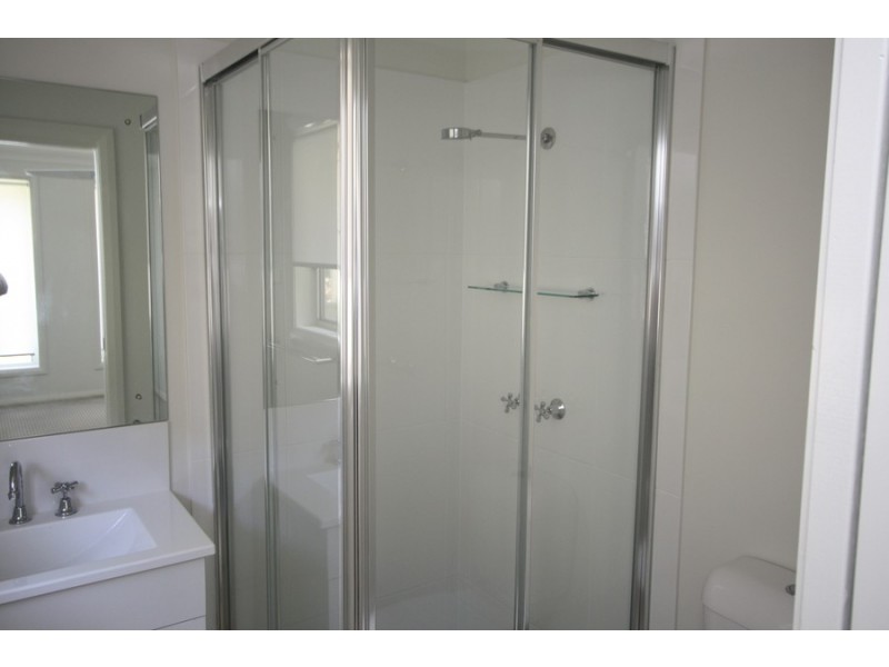 35 Middle Point Road, Bolton Point NSW 2283