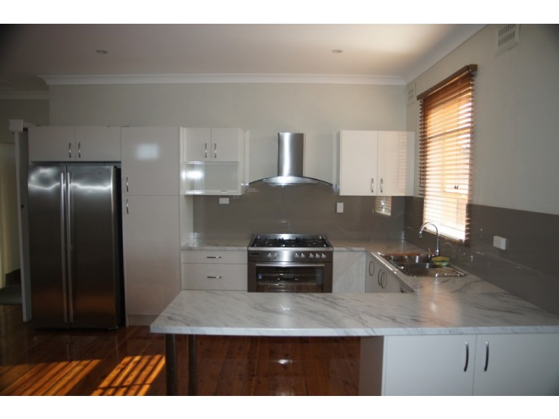 19 Ruswell Avenue, Warners Bay NSW 2282