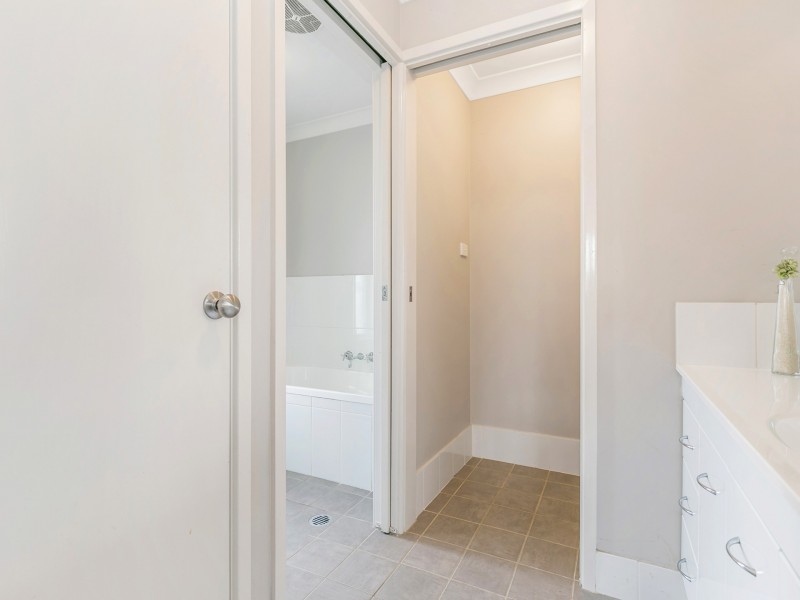 35 Harmony Crescent, Mount Hutton NSW 2290