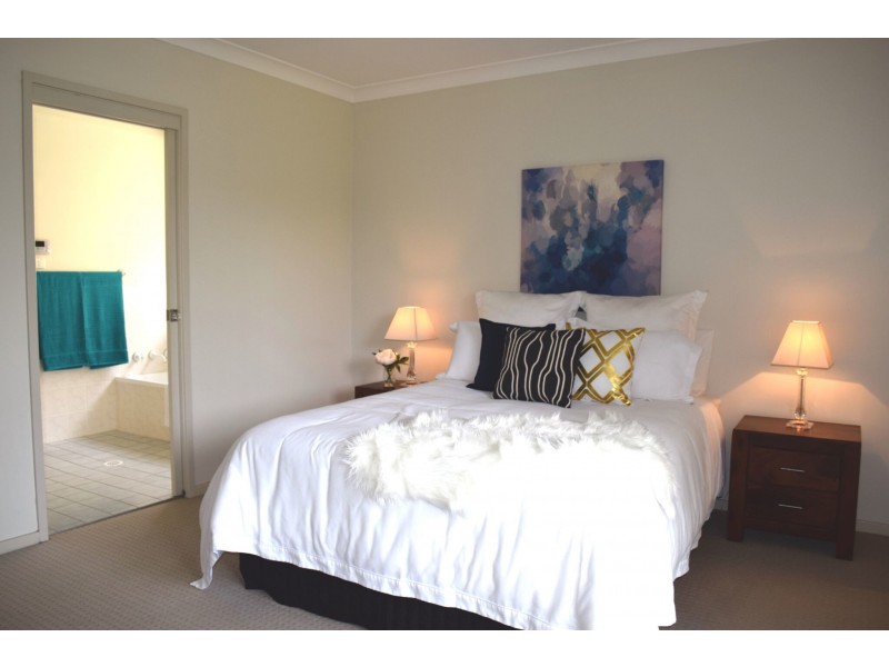 2 Agincourt Crescent, Valentine NSW 2280