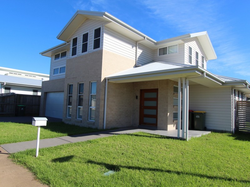 15 Village Grove, Caves Beach NSW 2281