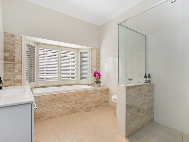 6 Woodside Drive, Eleebana NSW 2282