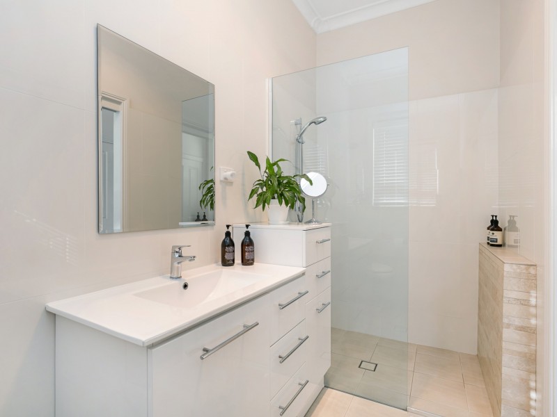 6 Woodside Drive, Eleebana NSW 2282