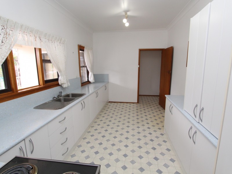 31 Tallawalla Road, Valentine NSW 2280
