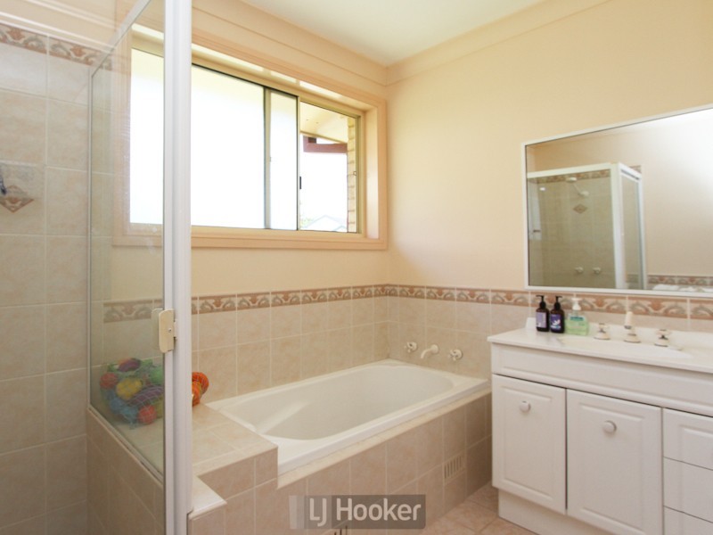 1 Chardonnay Court, Eleebana NSW 2282