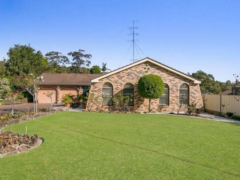 4 Clare Close, Eleebana NSW 2282