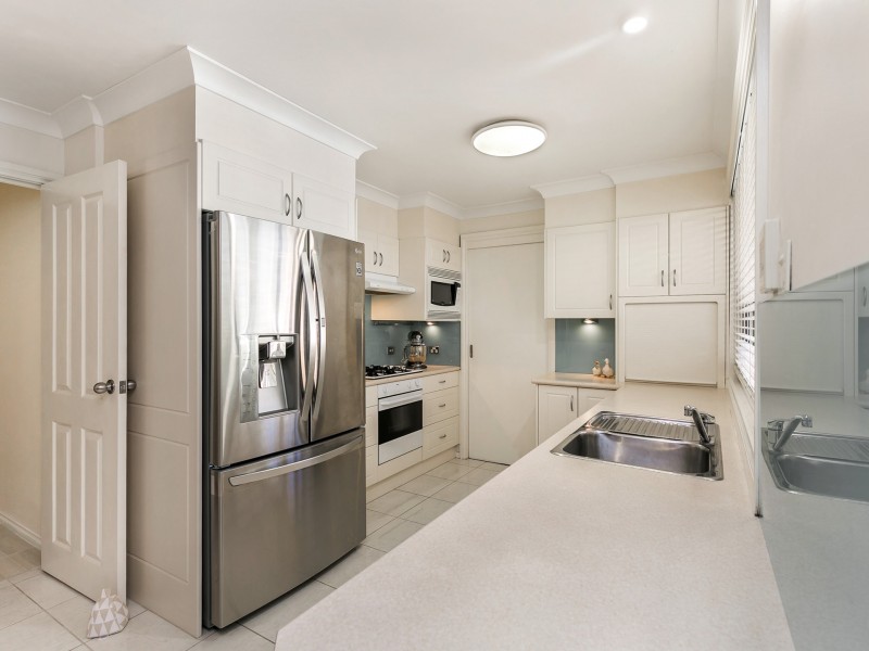 4 Clare Close, Eleebana NSW 2282