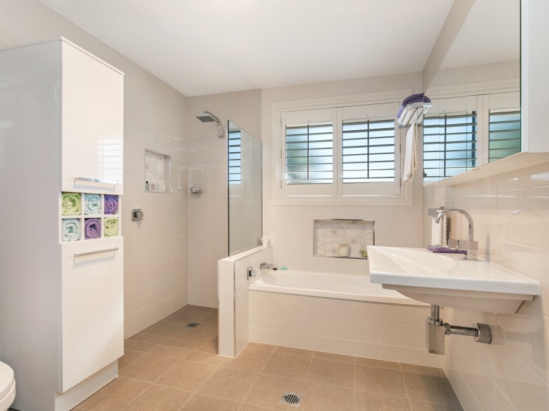 4 Clare Close, Eleebana NSW 2282