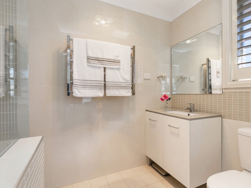 4 Clare Close, Eleebana NSW 2282