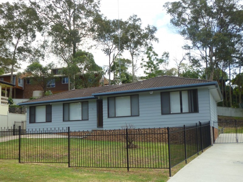 12 Southern Cross Drive, Woodrising NSW 2284