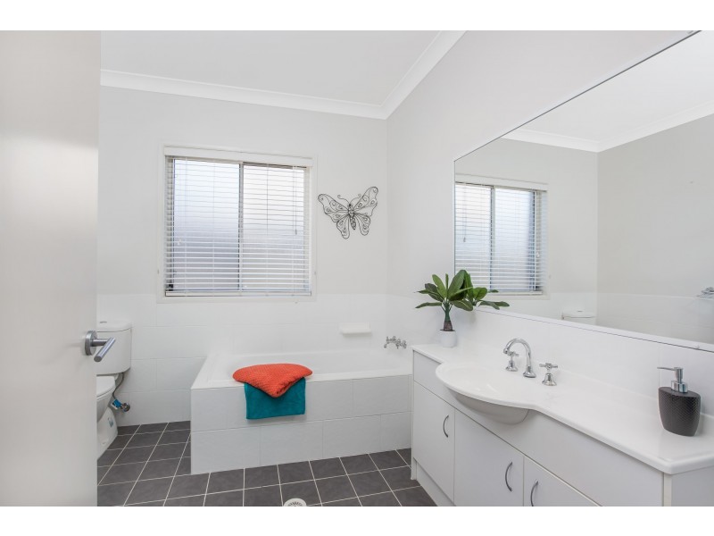 40 John Darling Avenue, Belmont North NSW 2280