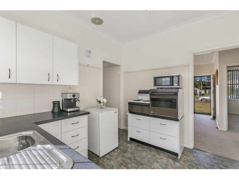 41 Jones Avenue, Warners Bay NSW 2282